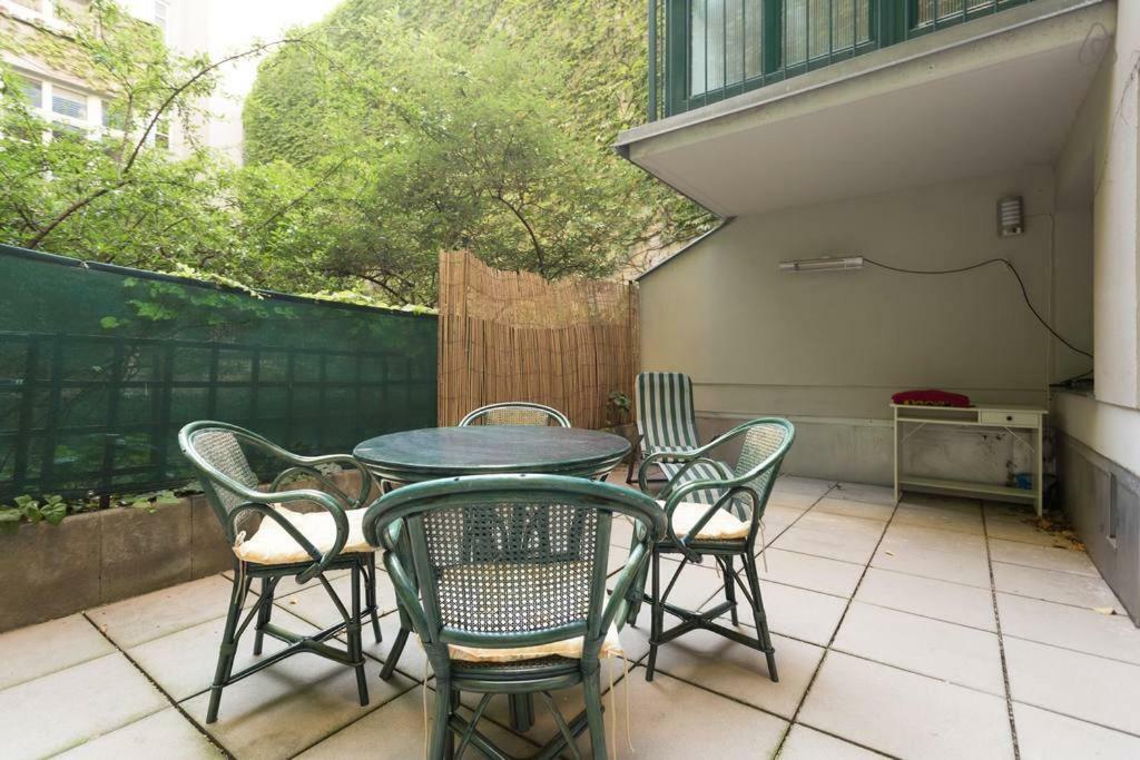 Relaxing Terrace Apartment In Lively Area Vienna Exterior photo